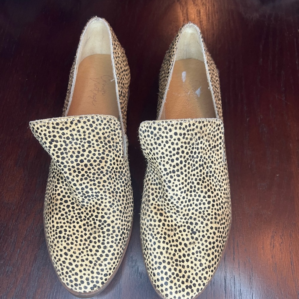 Crown Vintage ladies size 7 shoes. Super cute. Barely worn. From smoke free home